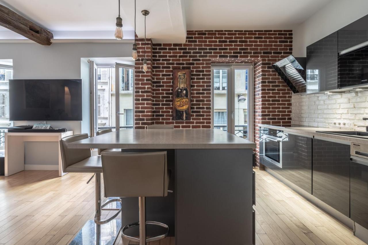 Room In Apartment - Cosy Place In The Hear Of Париж Екстериор снимка
