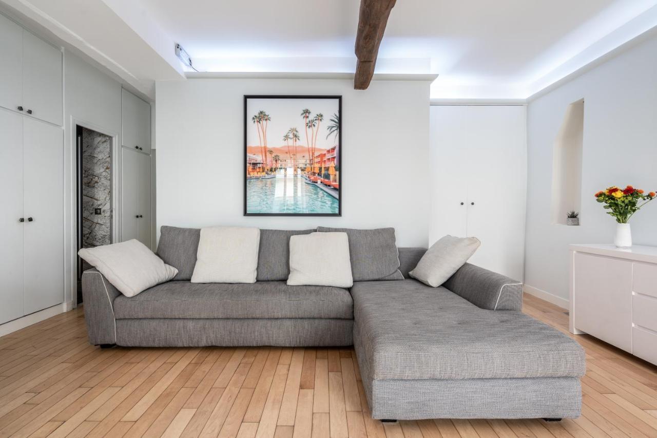 Room In Apartment - Cosy Place In The Hear Of Париж Екстериор снимка