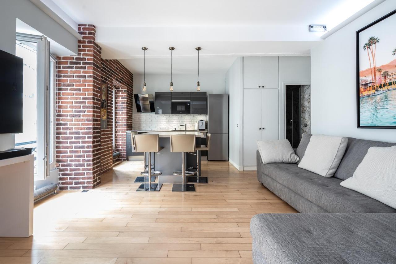Room In Apartment - Cosy Place In The Hear Of Париж Екстериор снимка