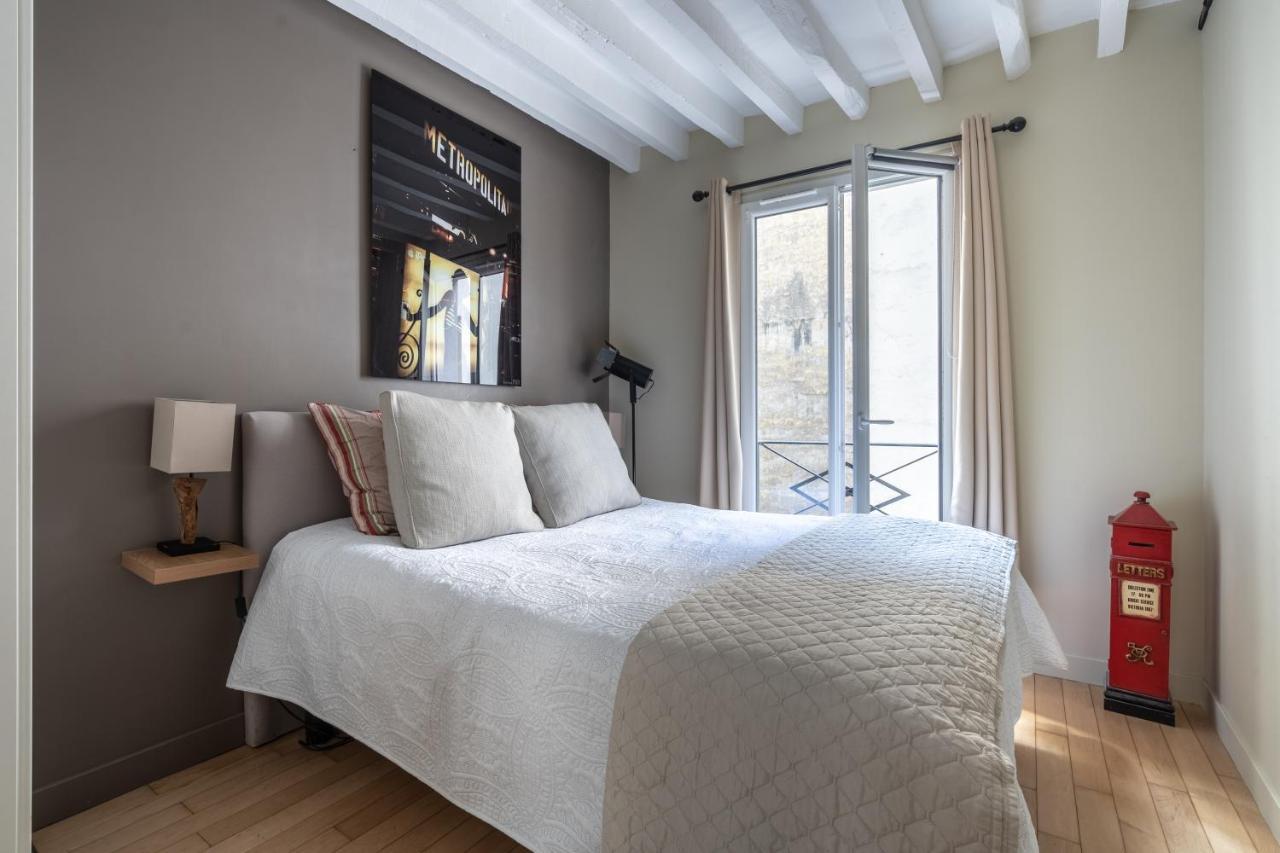 Room In Apartment - Cosy Place In The Hear Of Париж Екстериор снимка