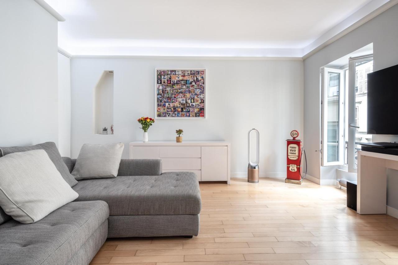 Room In Apartment - Cosy Place In The Hear Of Париж Екстериор снимка