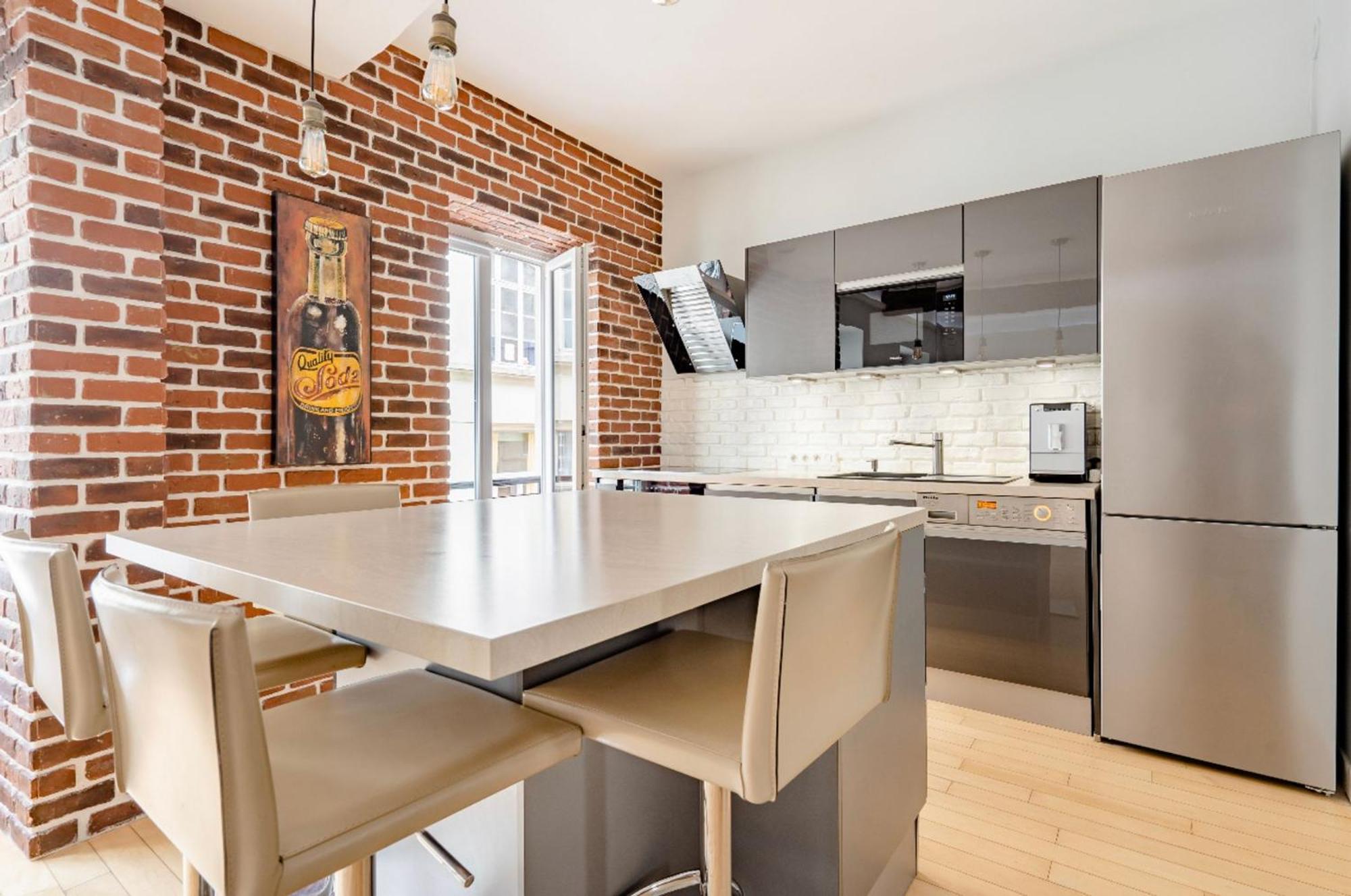 Room In Apartment - Cosy Place In The Hear Of Париж Екстериор снимка