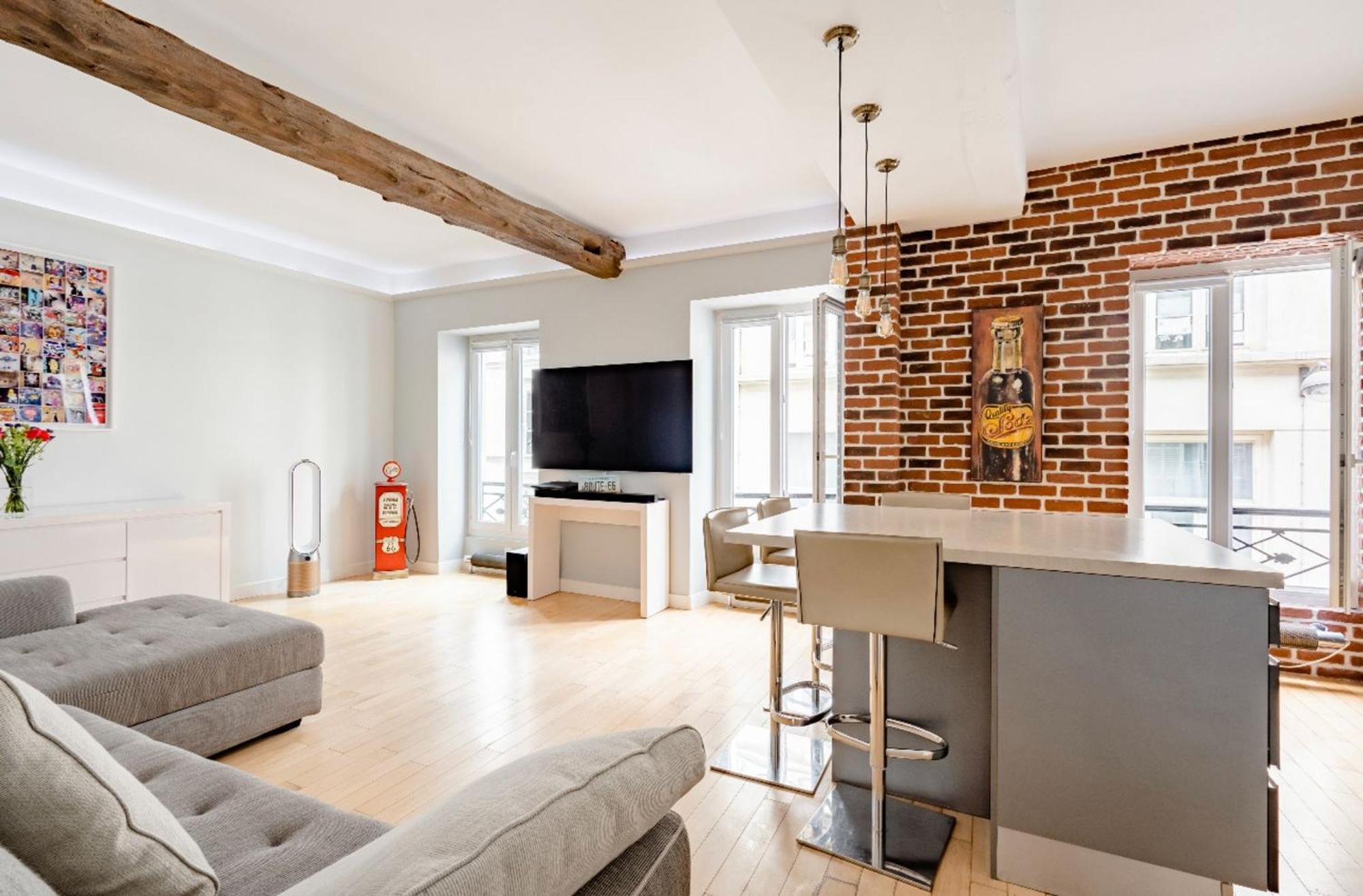 Room In Apartment - Cosy Place In The Hear Of Париж Екстериор снимка
